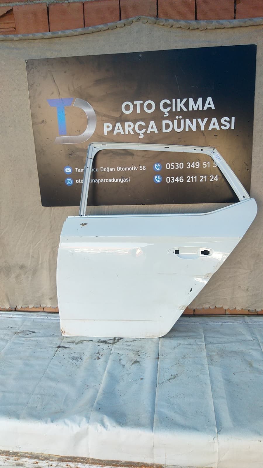 SKODA RAPD SOL ARKA KAPI 16-18