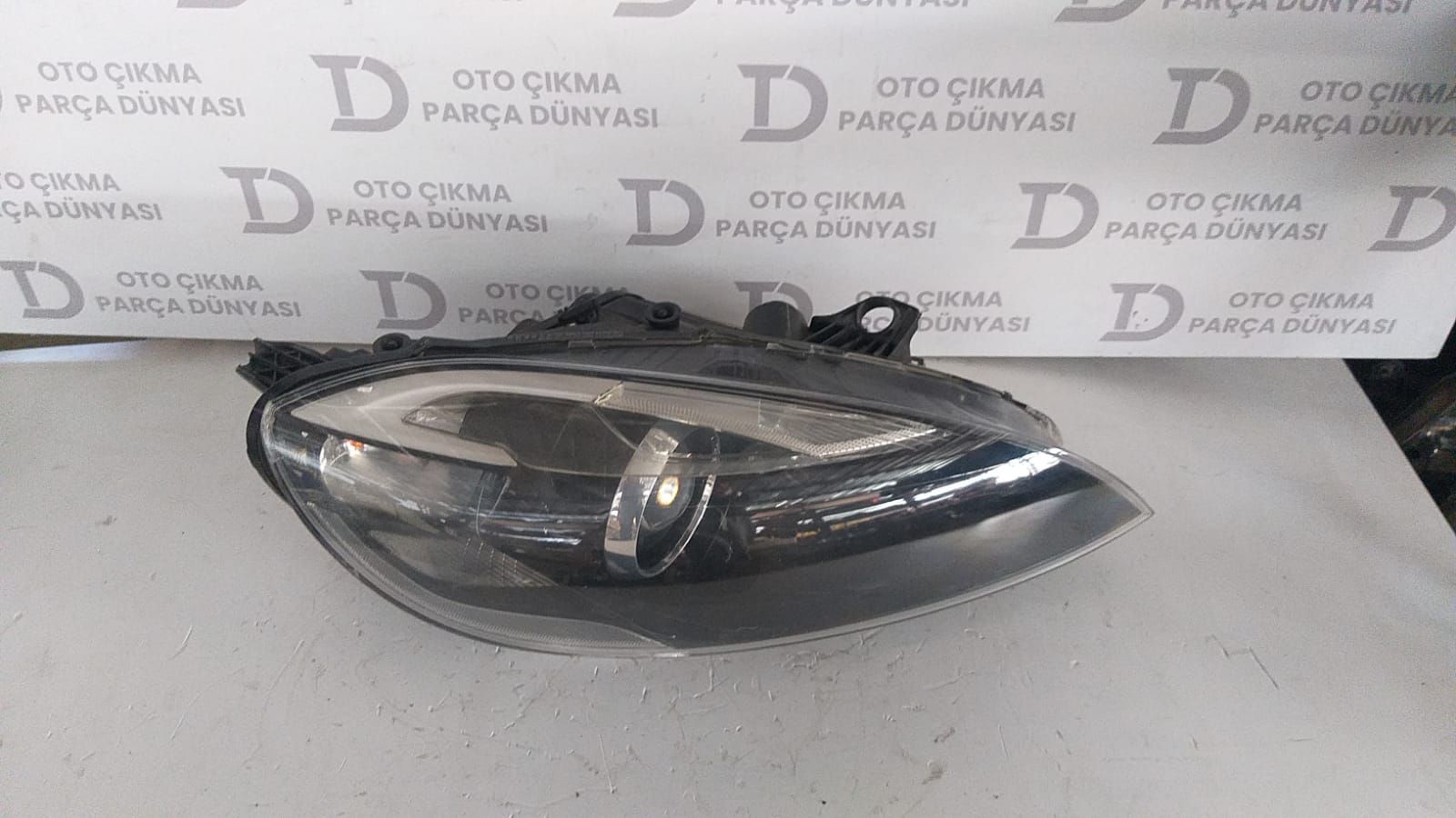 VOLVO V 40 SA FAR ZENONLU