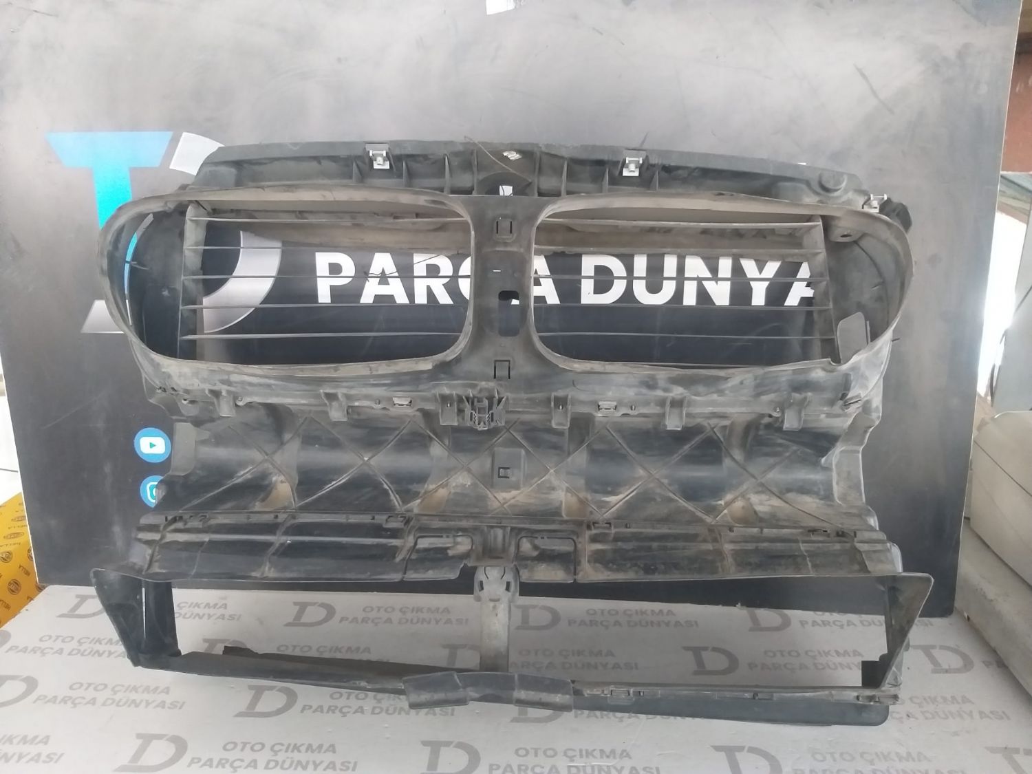 BMW F10 RADYATR MASKES