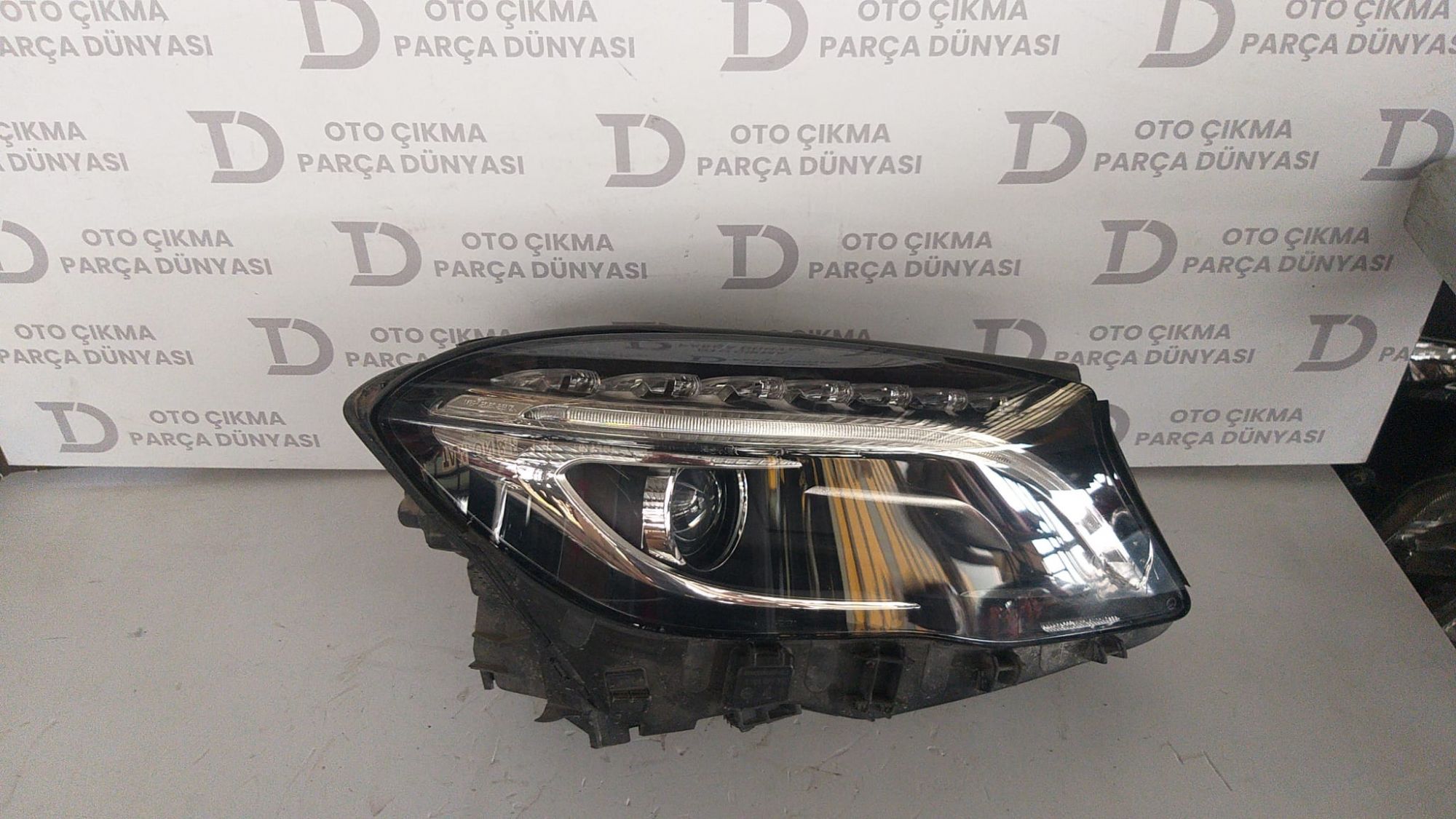 MERCEDES GLA SERS SA FAR W 156