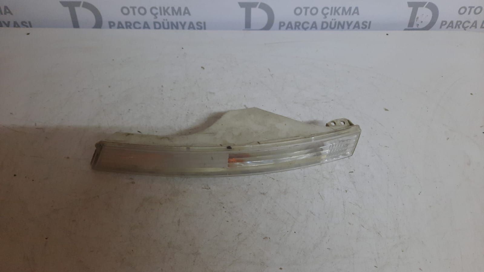 VOLKSWAGEN PASSAT B 6 SOL ÖN TAMPON SİNYALİ