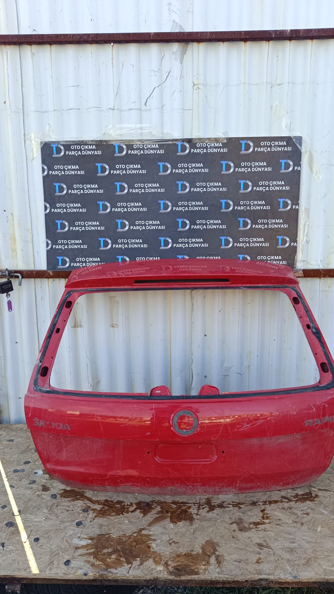 SKODA RAPD BAGAJ KAPAI 13-18