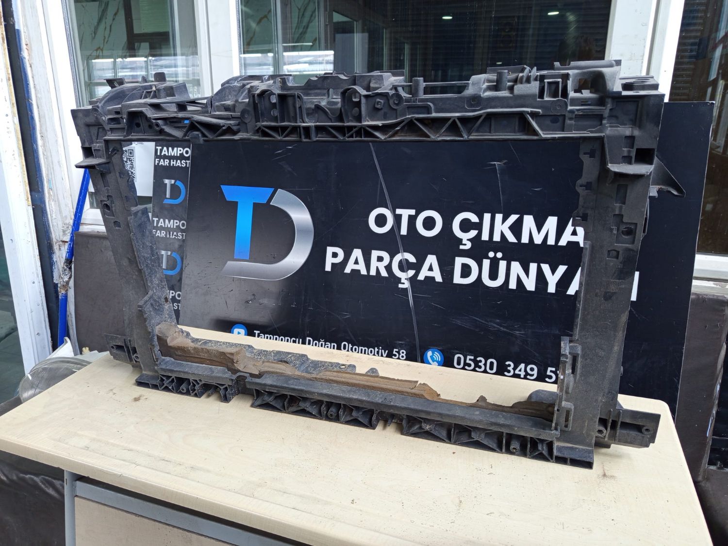 FORD F�ESTA-COUR�ER �N PANEL