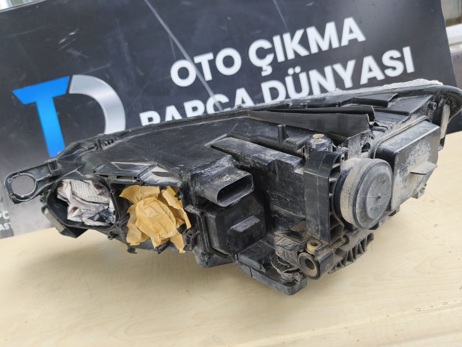 VOLKSWAGEN PASSAT B8 H�NGL�NE SA� FAR