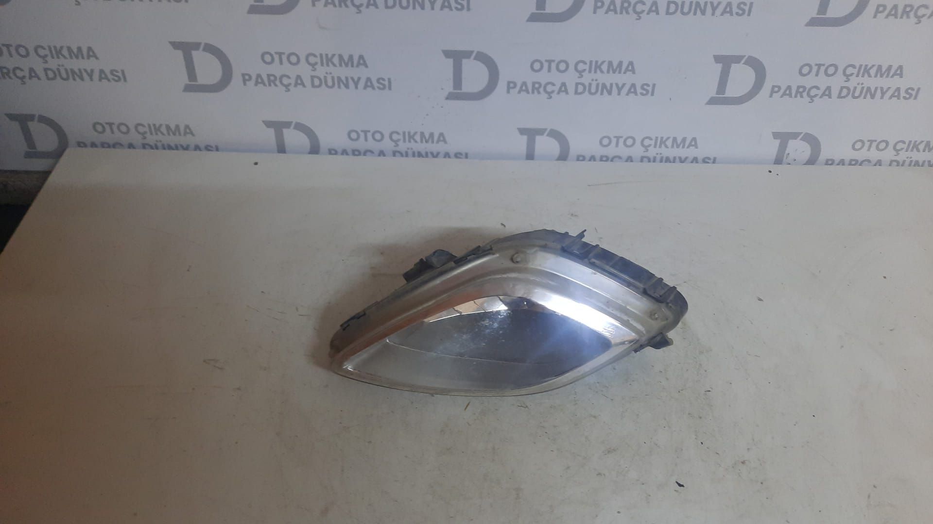 HYUNDAİ ELENTRA SOL SİS FARI