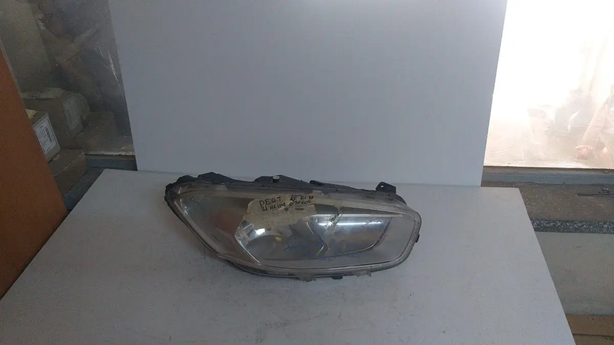 Ford Courier Sağ Far 14-18