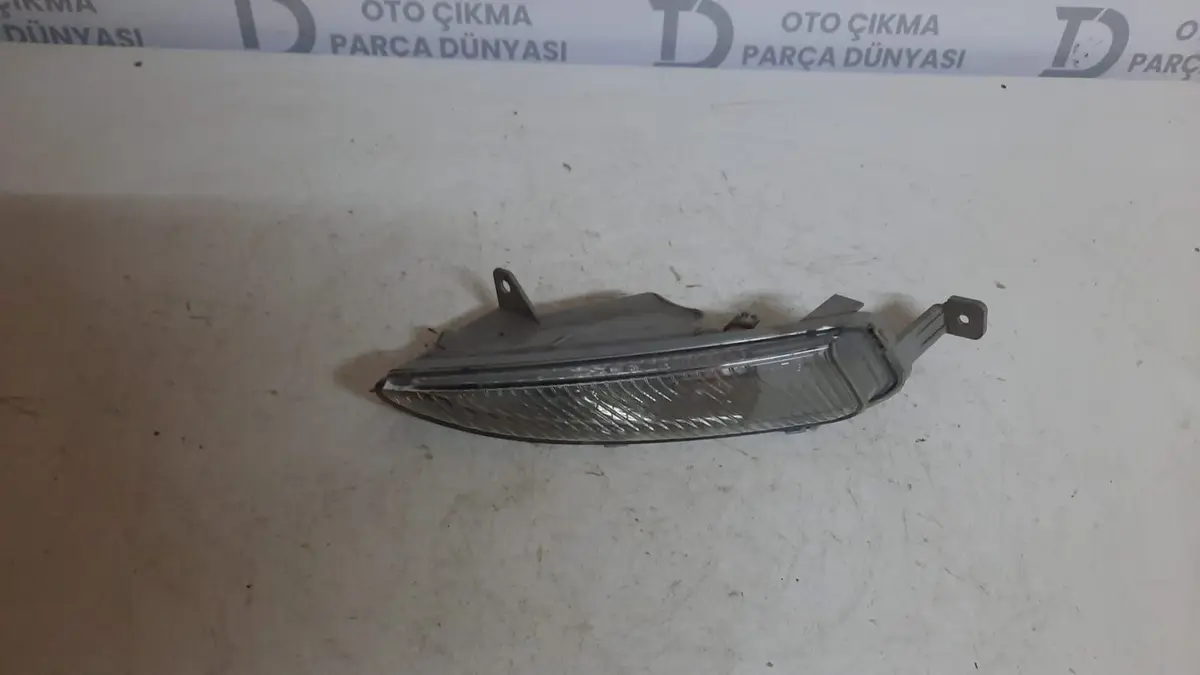 Opel Astra J Sağ Ön Tampon Sinyali