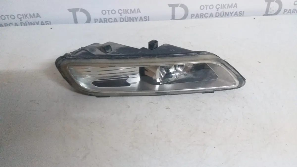 Volkswagen Passat B 7 Sağ Sis Farı