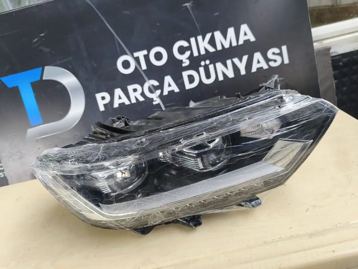 Volkswagen Passat B8 Hingline Sağ Far