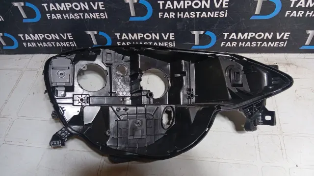 Renault Megane 4 Sağ Far Kasası Sıfır (16-26)