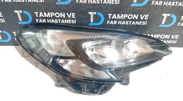 Opel Corsa E Sağ Ön Far Orjinal Çıkma (14-19)
