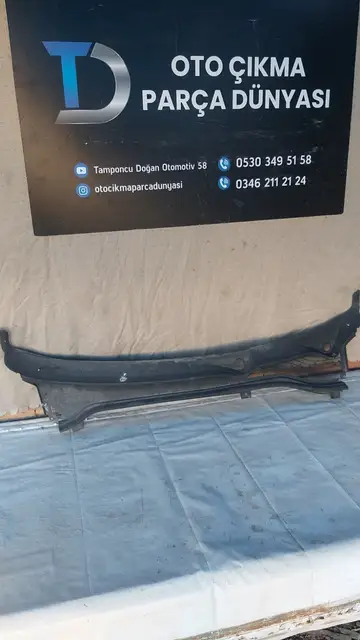 Fiat Doblo Ön Cam Izgarası 09-15