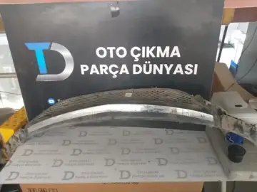 Mercedes C Serisi Ön Tampon Orta Izgarası C200 (Orta Izgara)
