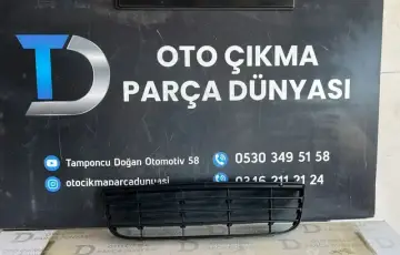 Volkswagen Jetta Ön Tampon Orta Izgarası